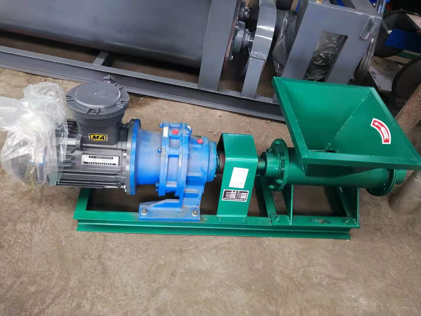 礦用炮泥機